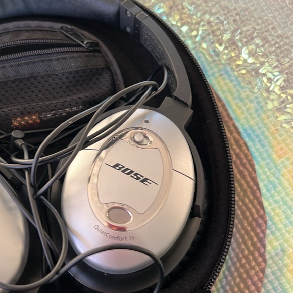 SOLD - BOSE QuietComfort 15 Acoustic Noise Reduction Headphones - Picture 4 of 6